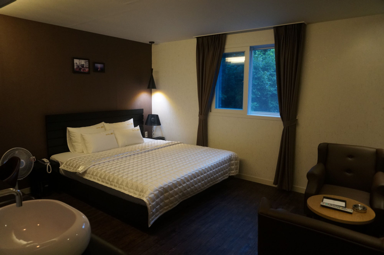 Bedroom 18