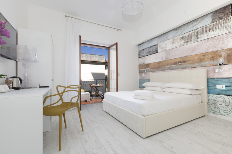Bedroom 4, Alehouse, Napoli