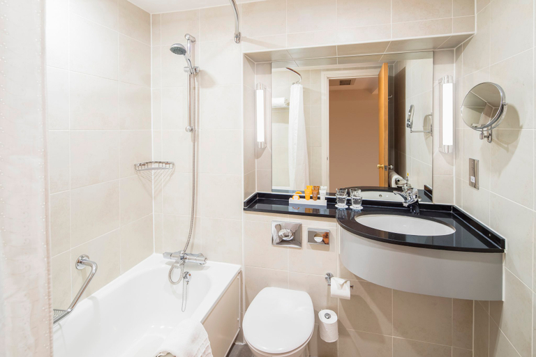 Bathroom 3, Crowne Plaza CHESTER by IHG, Cheshire West and Chester