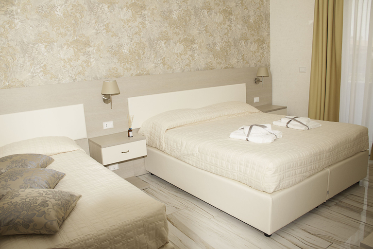 Bedroom 2, Rome Airport Inn, Rome