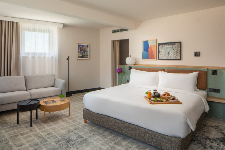 Bedroom 3, Crowne Plaza BUDAPEST by IHG, Budapesti
