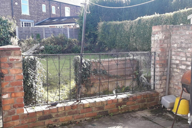 Others 4, Homely 4-bed House in Manchester, Manchester
