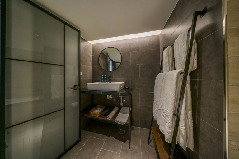 Bathroom 5, Watermark Hotel, Kaohsiung