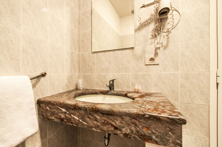 Bathroom 5, Hotel Costantini, Florence