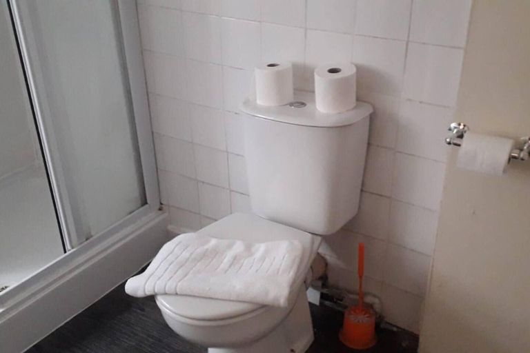 Bathroom 2, Homely 4-bed House in Manchester, Manchester