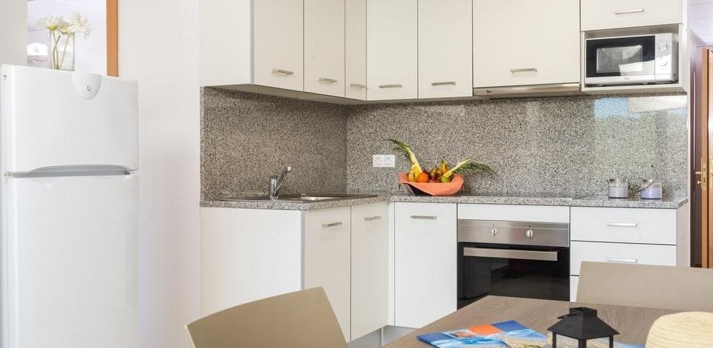Private kitchen 3, Apartamento cerca de Water World y Gnomo Park, Girona