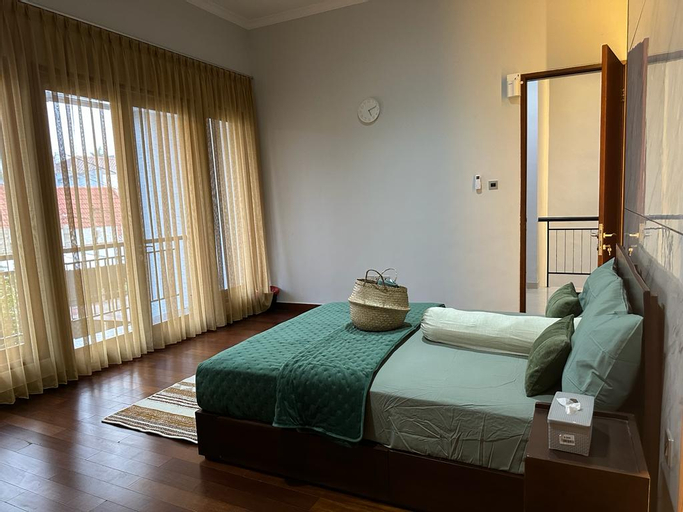 Bedroom 2, Villa Magnifica by REQhome, South Tangerang