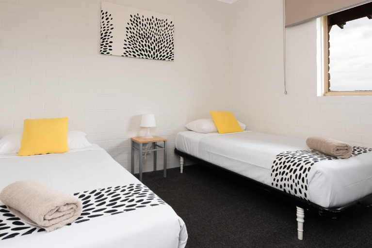 Bedroom 3, Geraldton Ocean West Holiday Units, Geraldton