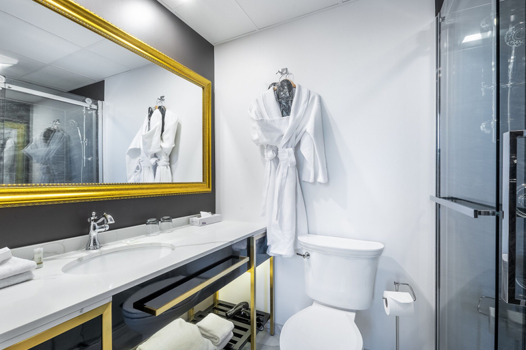 Bathroom 4, Hotel Clarendon, Communauté-Urbaine-de-Québec