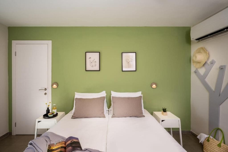 Bedroom 5, Keshet Yonatan