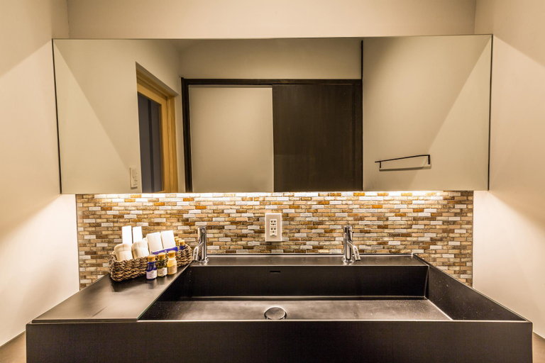 Bathroom 3, NIHON IRO, Shizuoka