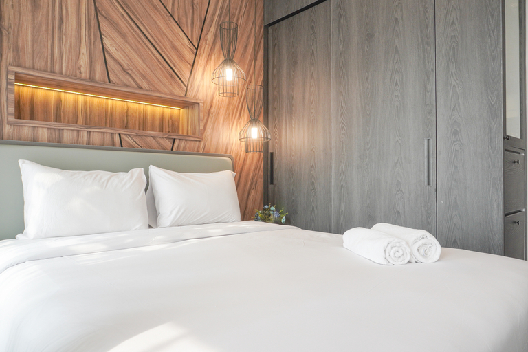 Bedroom 1, Gorgeous and Comfortable 1BR Sudirman Suites Apartment By Travelio, Central Jakarta