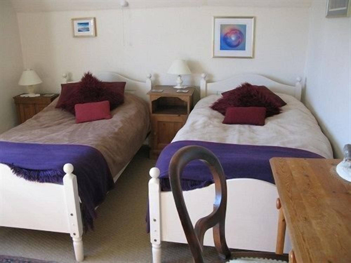 Bedroom 2, Avebury Life B&B, Wiltshire