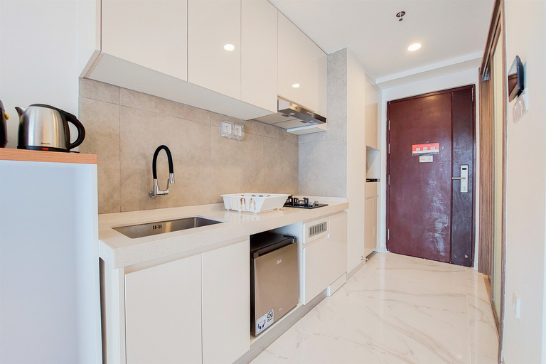 Others 4, Cozy Living Studio Apartment Sky House BSD By Travelio, South Tangerang