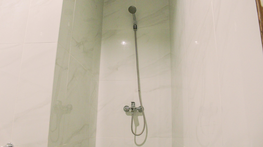Bathroom 5, Gorgeous and Homey 1BR Apartment The Smith Alam Sutera By Travelio, Tangerang