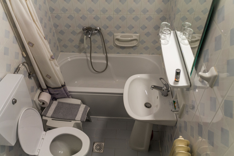 Bathroom 4, Neos Omalos, Crete