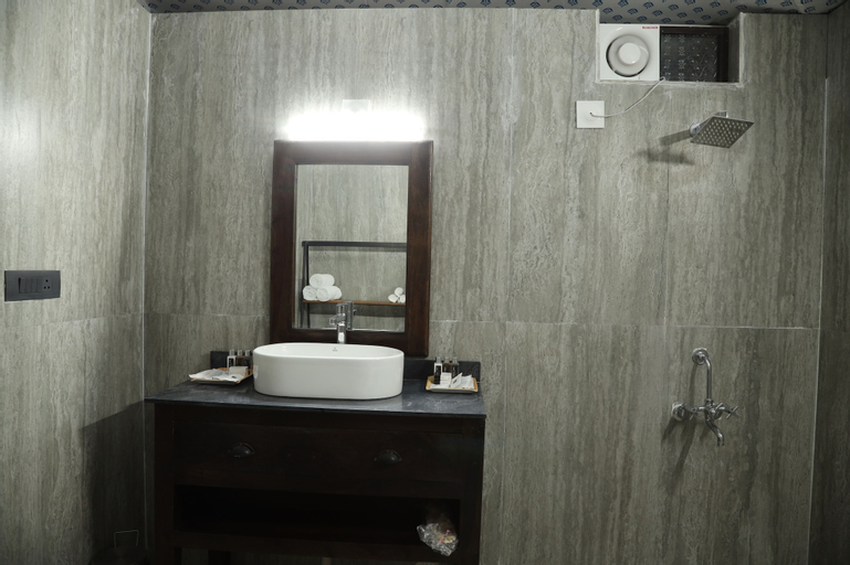Bathroom 4