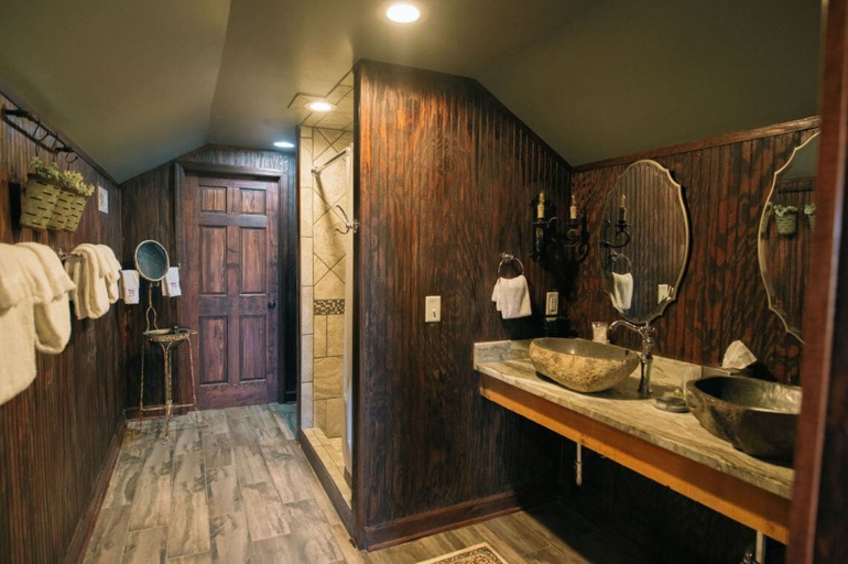 Bathroom 4, Belle Air Mansion, Davidson
