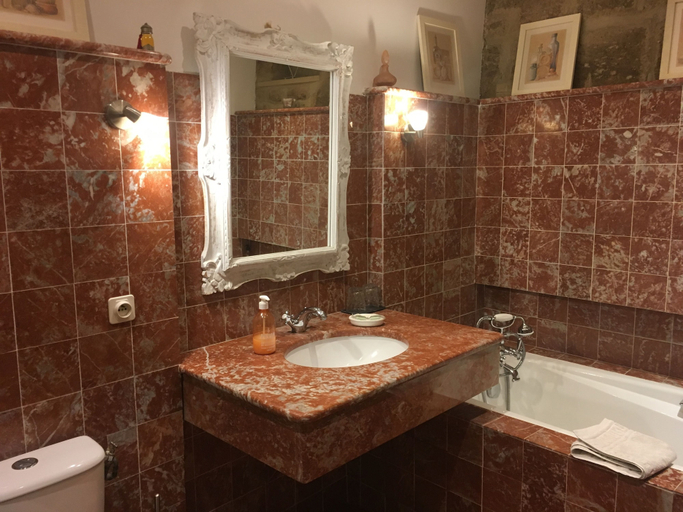 Bathroom 5, L'Orangerie, Hérault