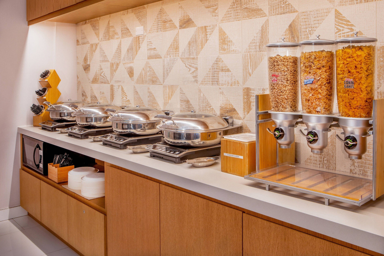Food & Drinks 5, Fairfield by Marriott New York Manhattan Times Square, New York