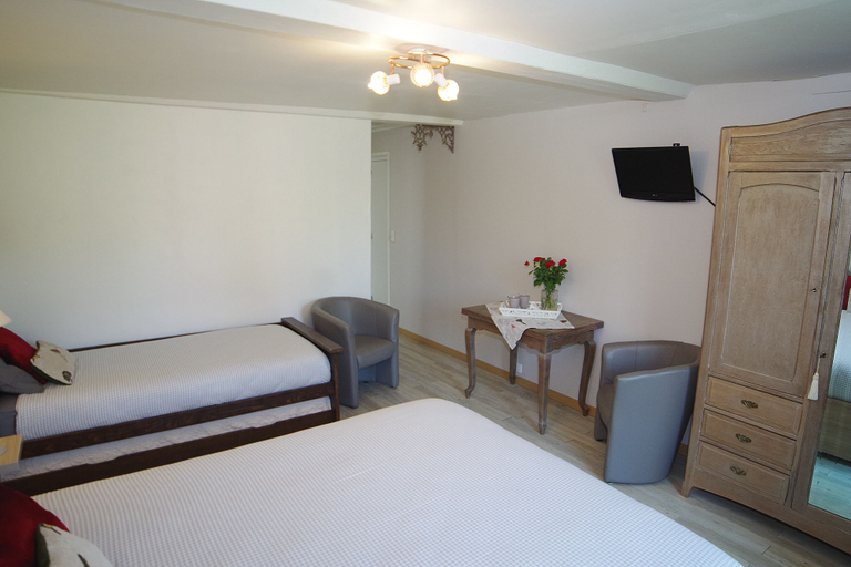 Bedroom 3, Les 4 Saisons, Calvados