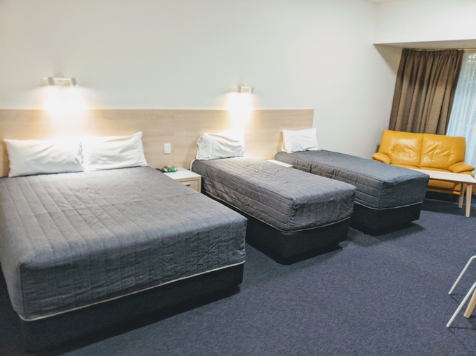 Bedroom 2, Mayfair Plaza Motel, Hobart