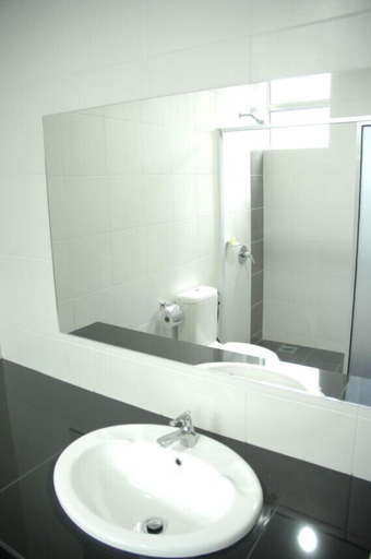 Bathroom 5, Petanak Lodge, Kuching