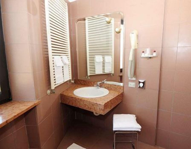 Bathroom 4, Hotel Borghetti, Verona