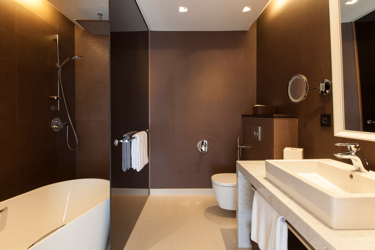 Bathroom 5, Crowne Plaza GENEVA by IHG, Genève