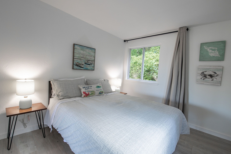 Bedroom 3, Marbella Lane Pedro Point Beach House with Hot Tub, San Mateo