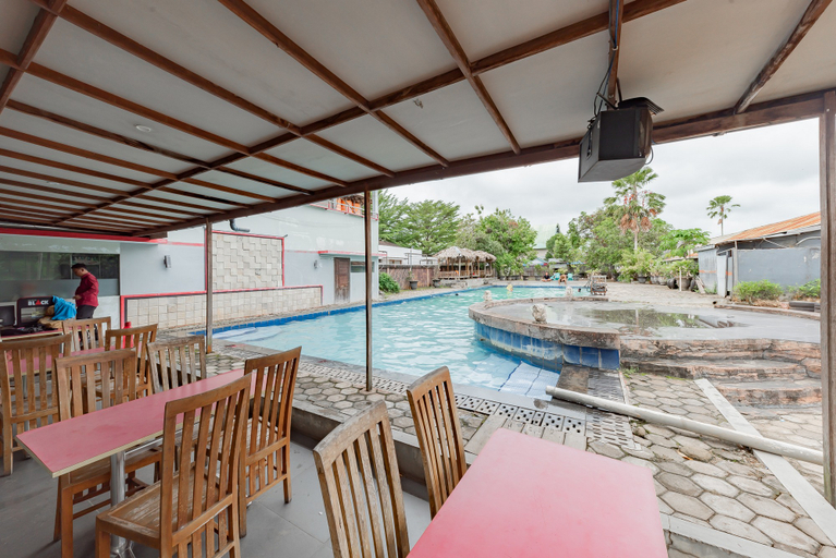 Food & Drinks 5, Urbanview Hotel Onyx Ketapang by RedDoorz, Ketapang