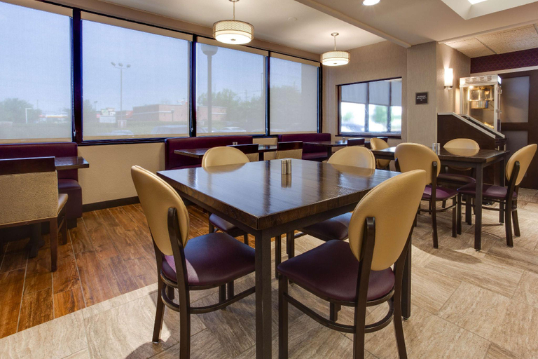 Food & Drinks 5, Drury Inn & Suites Louisville East, Jefferson