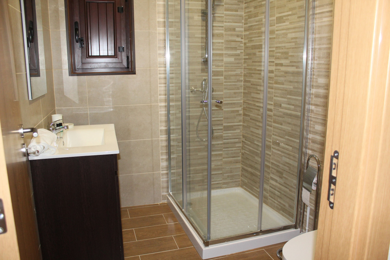Bathroom 3, Meimoa Guesthouse, Penamacor
