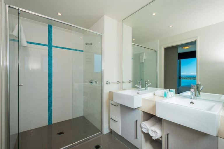 Bathroom 4, Silvershore Apartments on the Broadwater, Gold Coast