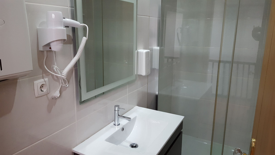 Bathroom 2, Cool Guesthouse, Porto
