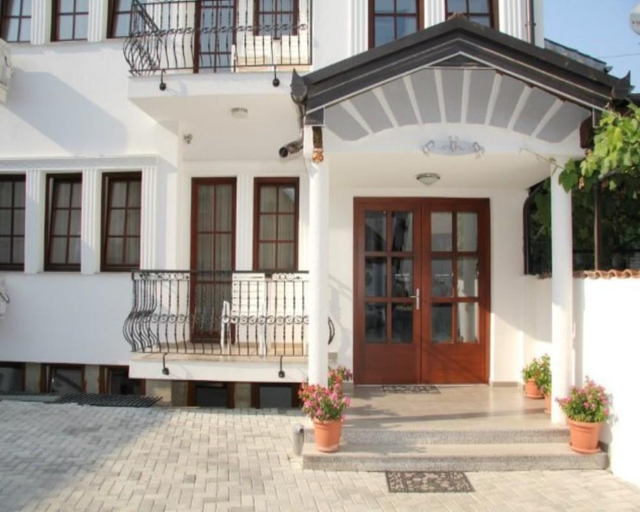 Others 5, Hotel Venisi, Prizren