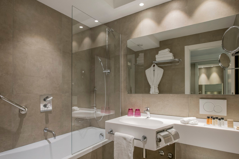 Bathroom 5, Crowne Plaza ROME - ST. PETER'S by IHG, Rome