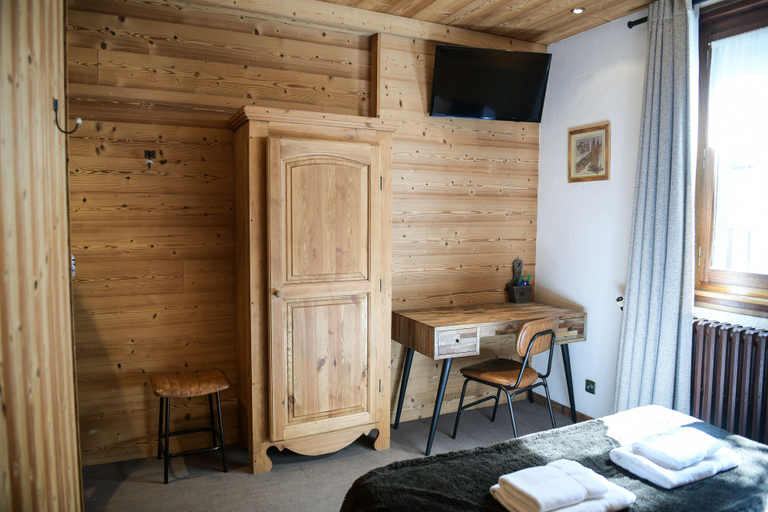 Others 5, Hôtel Le Dahu, Haute-Savoie