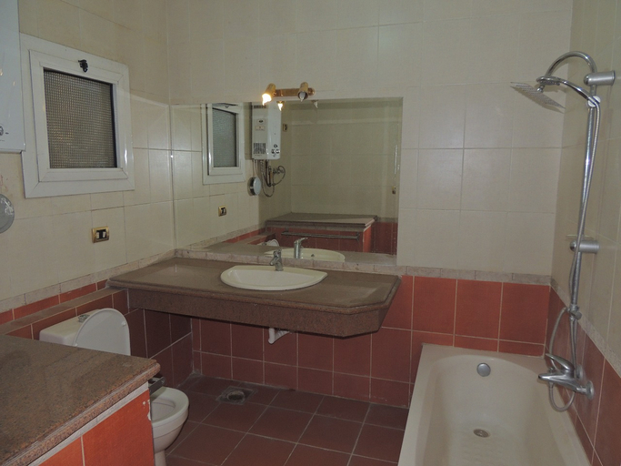 Bathroom 3, Sultan Cairo Nile Maadi, Giza
