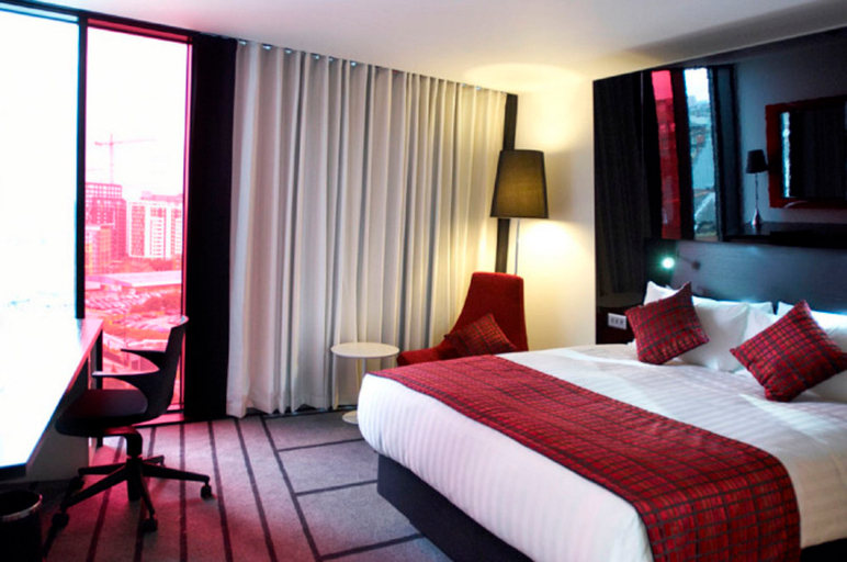 Bedroom 2, Crowne Plaza MANCHESTER CITY CENTRE by IHG, Manchester
