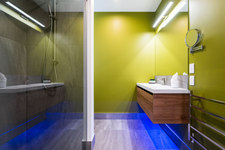 Bathroom 3, Rainforest Deluxe, Westland