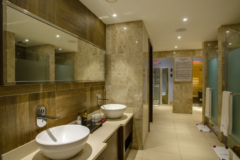 Bathroom 4, Crowne Plaza NAIROBI AIRPORT by IHG, Embakasi East
