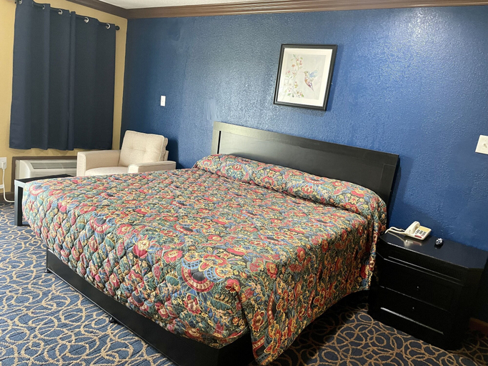 Bedroom 2, Super 6 Inn, Lafayette