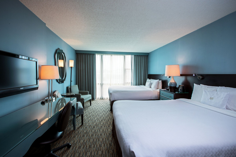 Bedroom 5, Crowne Plaza LOMBARD DOWNERS GROVE by IHG, Dupage