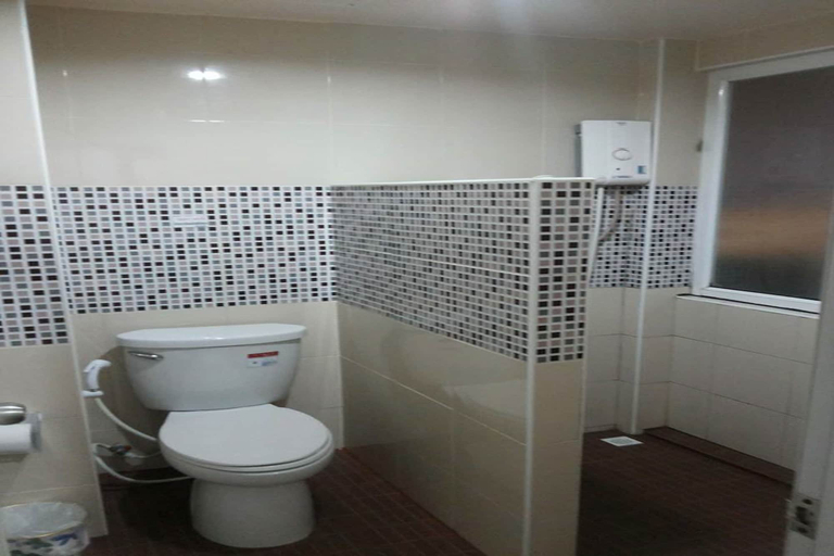 Bathroom 4, Winhouse Hotel, Muang Nan