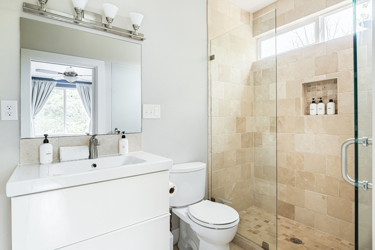 Bathroom 4, Vibrant Vista, Travis