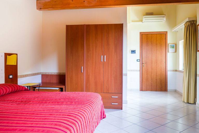Bedroom 3, B&B Il Girasole, Salerno