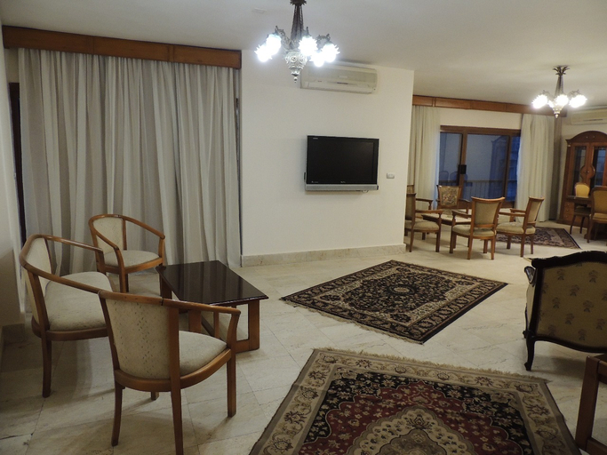Others 5, Sultan Cairo Nile Maadi, Giza