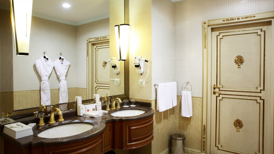 Bathroom 5, Crowne Plaza MINSK by IHG, Minsk