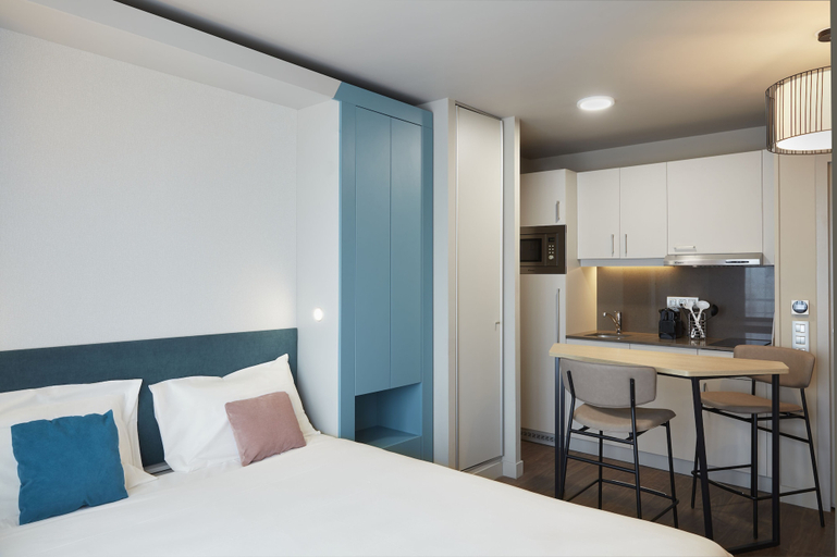 Bedroom 2, Aparthotel Adagio Paris Suresnes Longchamp, Hauts-de-Seine